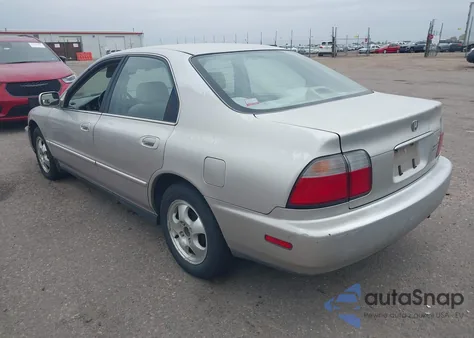 1997 Honda Accord Se z USA, uszkodzony, nr VIN 1HGCD5601VA143404